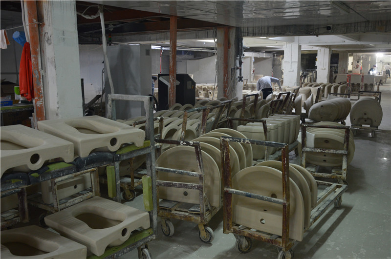 White Color Durable Flush Value High Glaze Technology Squatting Wc Pan (PL-P061)