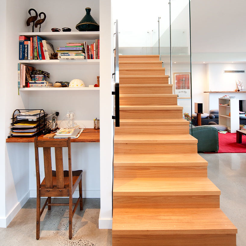 Minimalist Floating Stairs with Hidden Supports Perfect for Contemporary Spaces