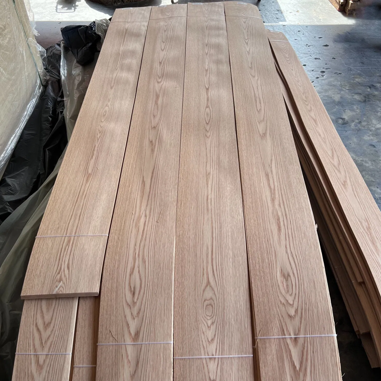 Premium White Oak Veneer for Luxury Crafting and Furniture