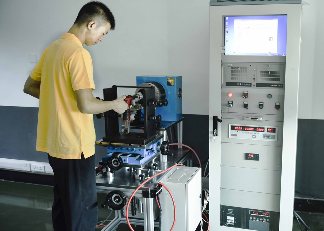 Беспроводной электрический шуруповерт 4В со складной ручкой