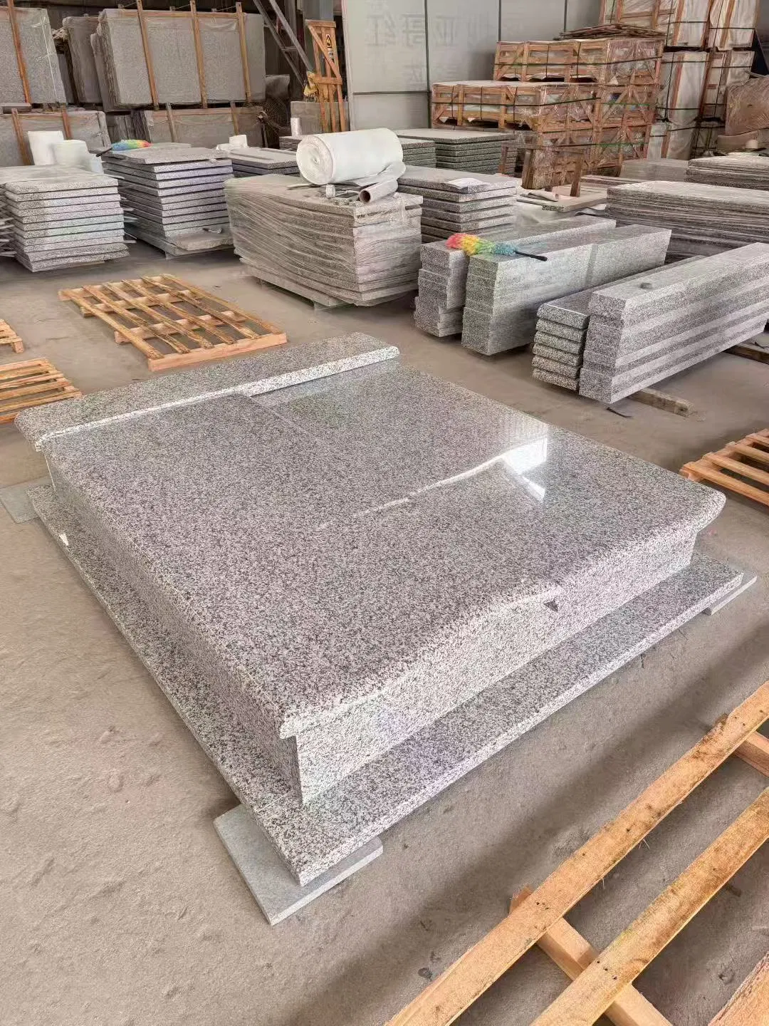 Jilin White Simple/Double Granite Tombstone with Wholesale Price