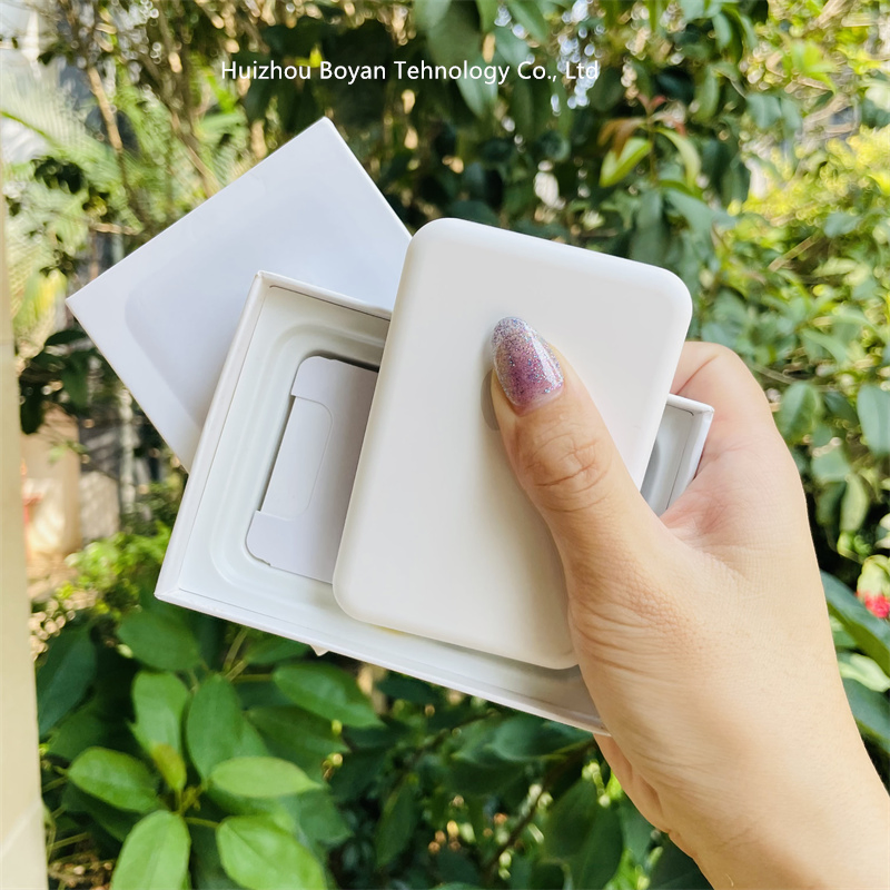 Top Quality Mini Mobile Power Lightweight Wireless Charging Station