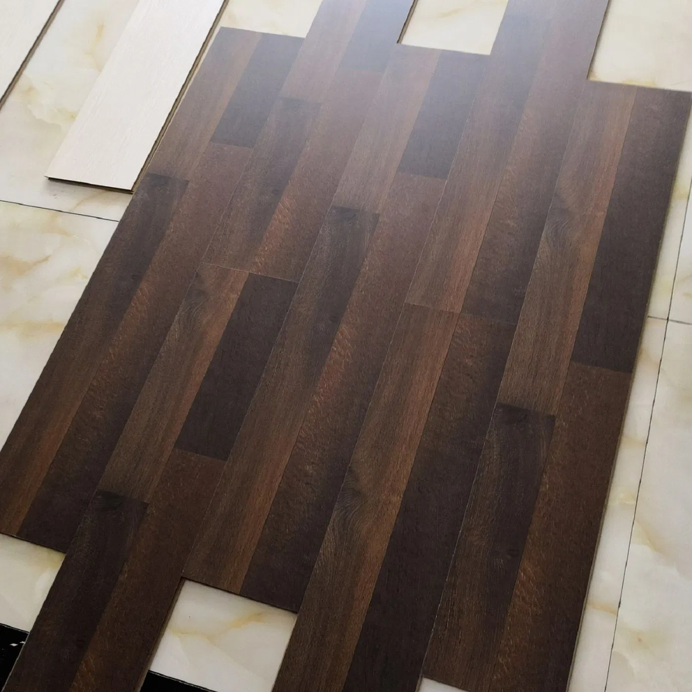 China Manufacturer Wholesale Price High Gloss AC4 Modern 7~12mm Laminate Floor