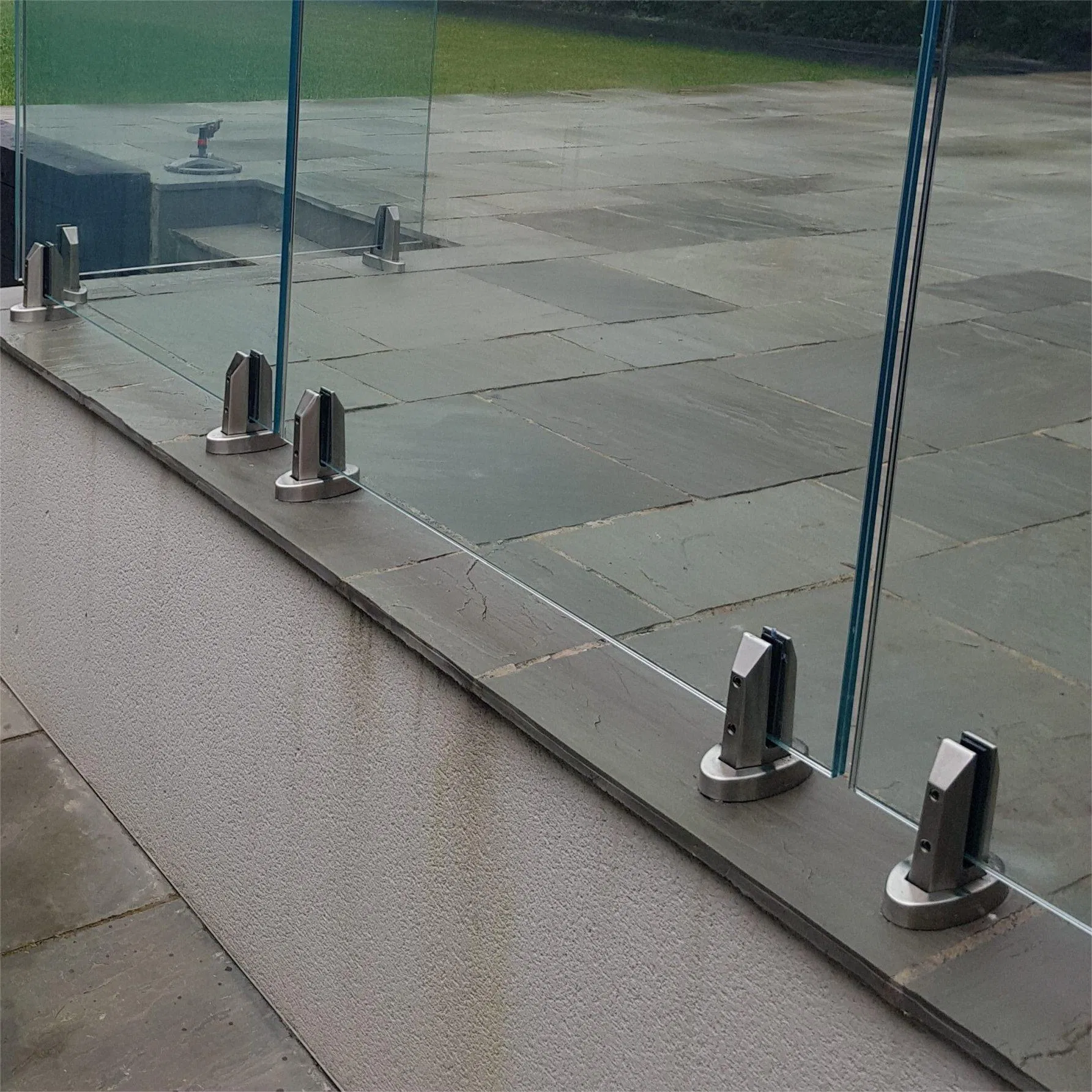 Modern Steel Balcony Frameless Glass Balustrade Stand Column Aluminum Glass Clamp Tempered Glass Handrail for Villas