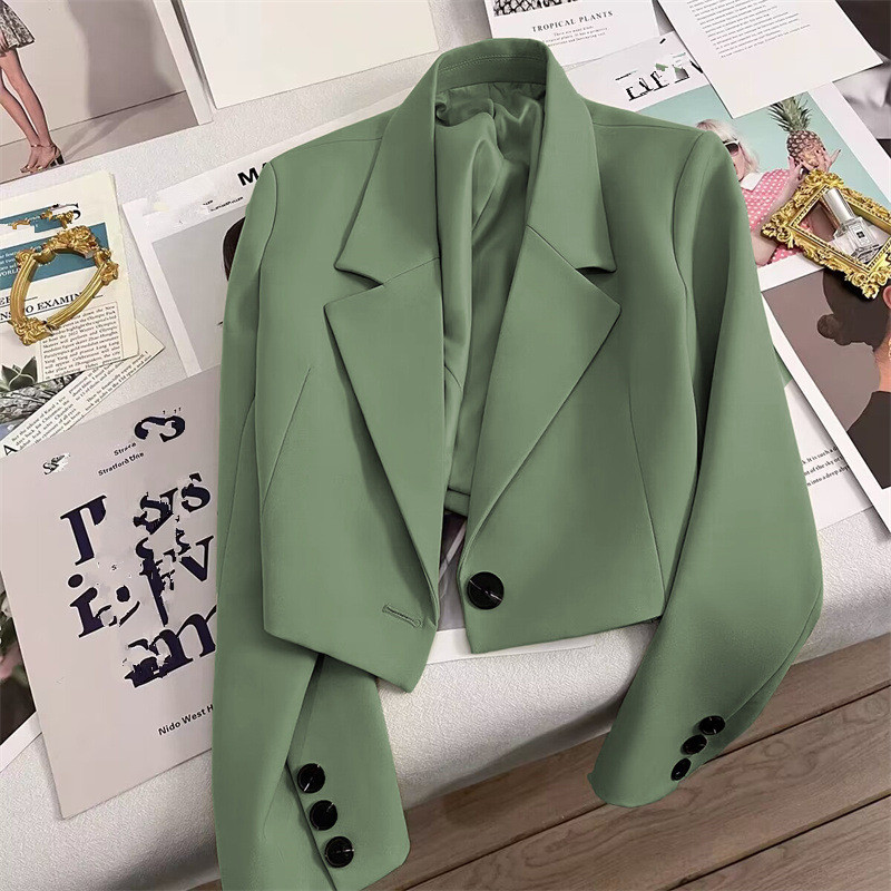 Блейзер женский весна-осень с лацканами на пуговице