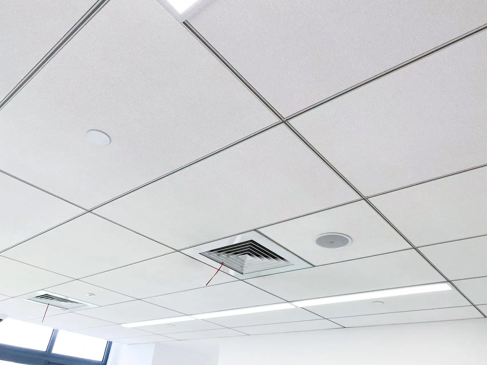 Soundproof Glass Fiber Ceiling Board and Fiberglass Acoustic Insulation False Ceiling Tiles in Square or Tegular Edge