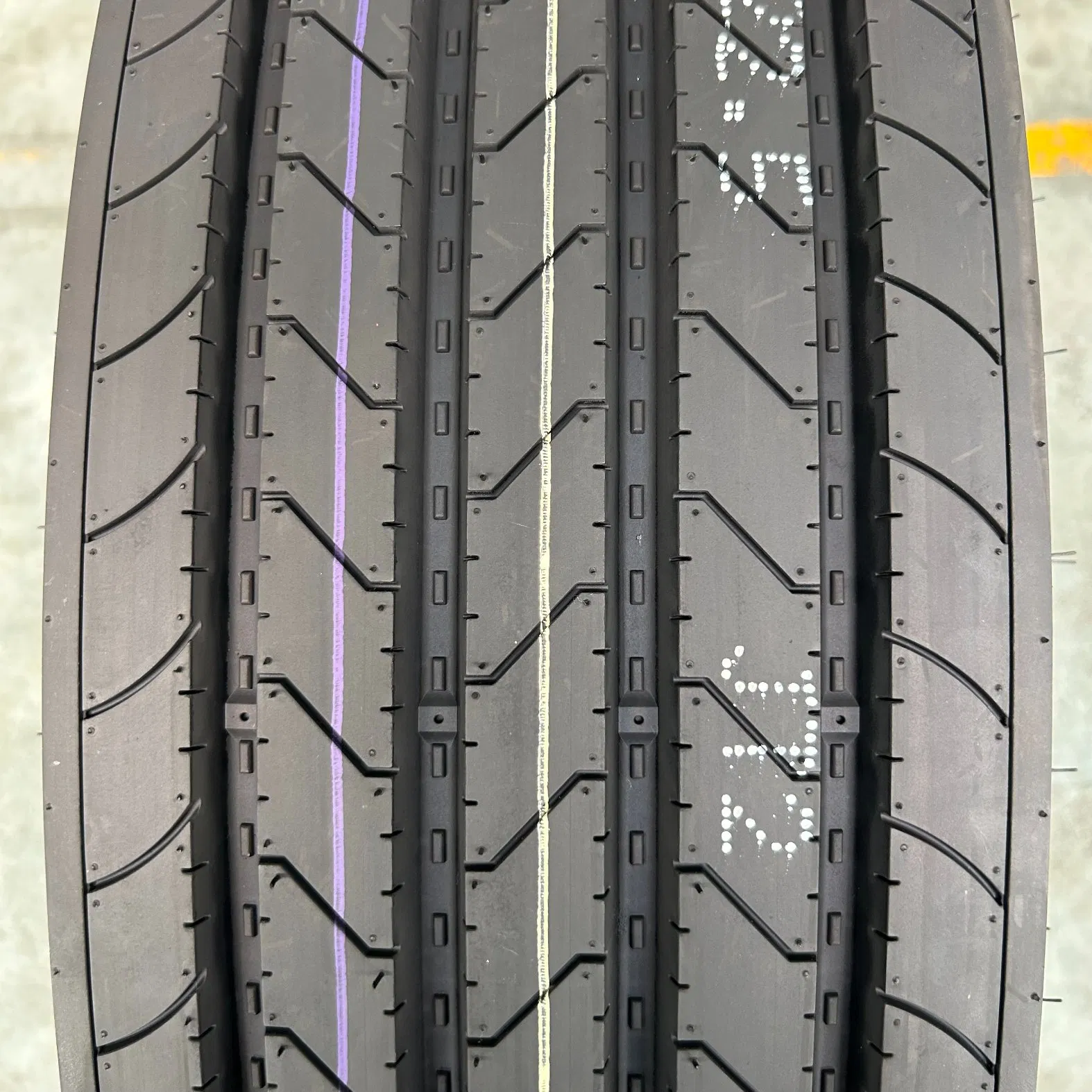 All Steel Truck and Bus Radial Tyre GFT Rider Semes Brand for Long Haul, Regional, On-Off Road: Constant Quality, Wear-Resistance, Excellent Traction, Durability