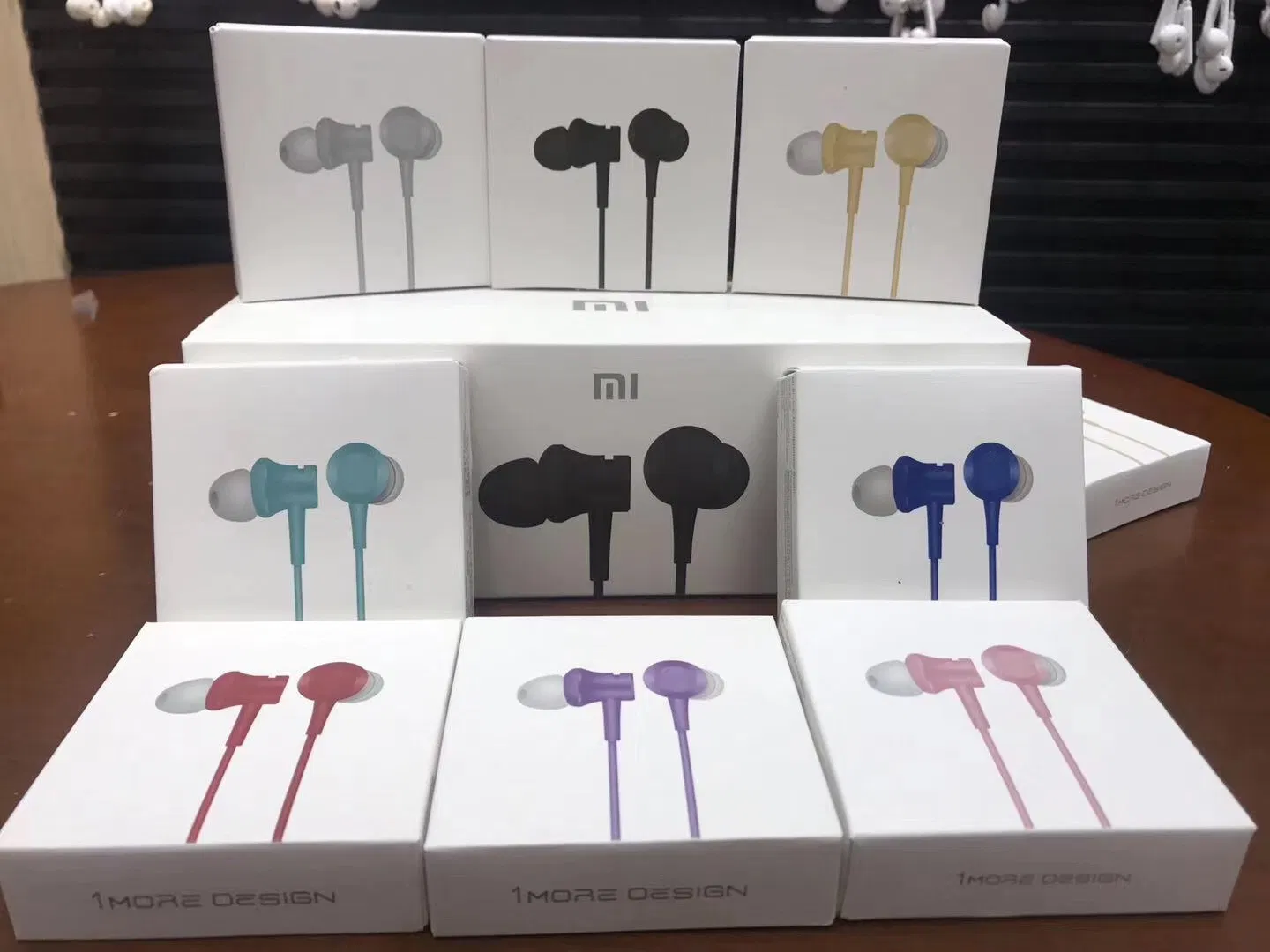 New Brand Mobile Earphone in-Ear with Mic and Remote