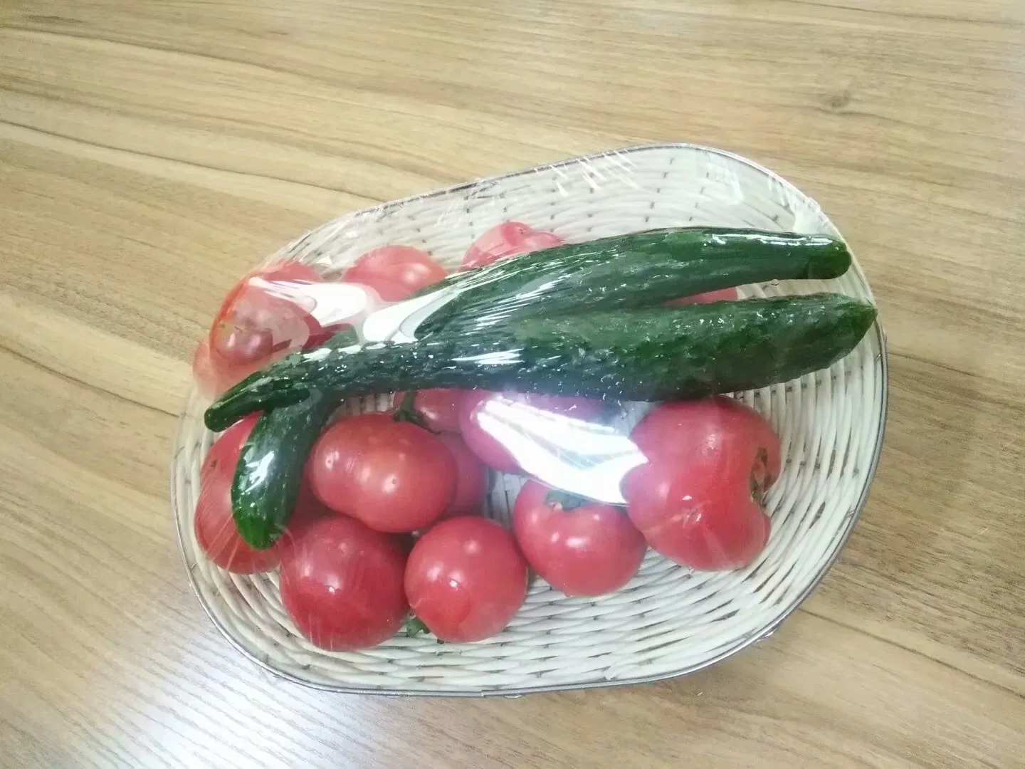 Custom Size PVC Cling Film Rolls for Food Fruits Vegetables Wrapping Packaging