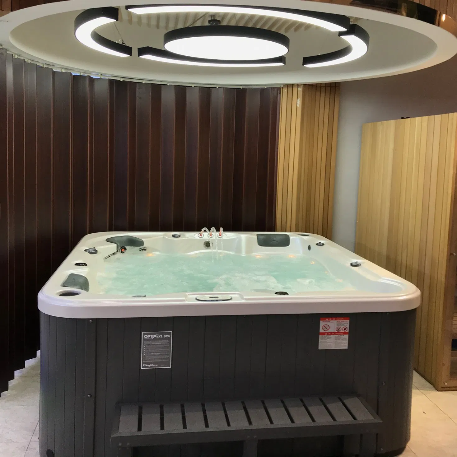 Outdoor SPA Tub Energy Efficient Easy Installation Modern Hot Tub