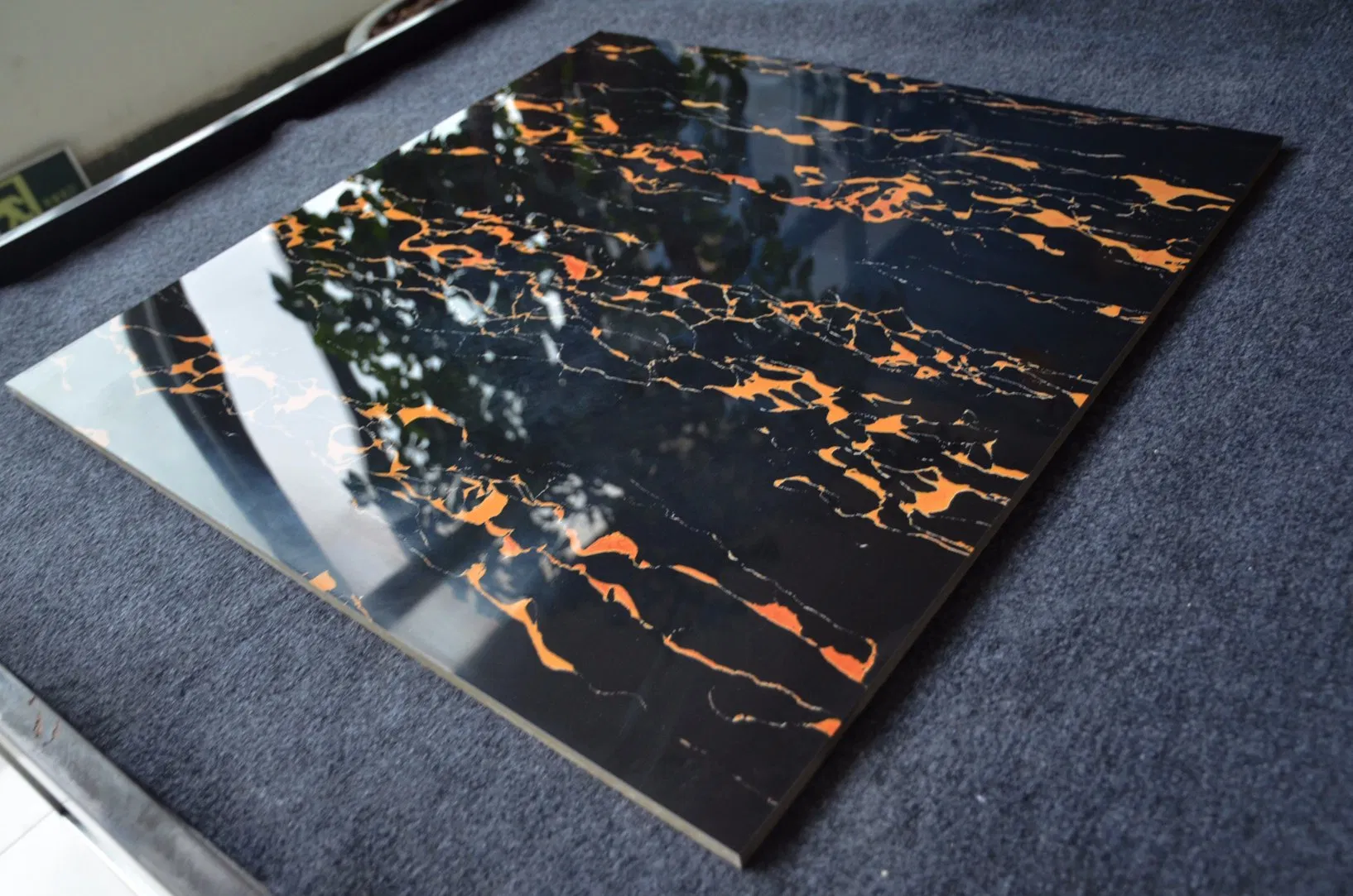 Плитка керамическая глазурованная с термоизоляцией