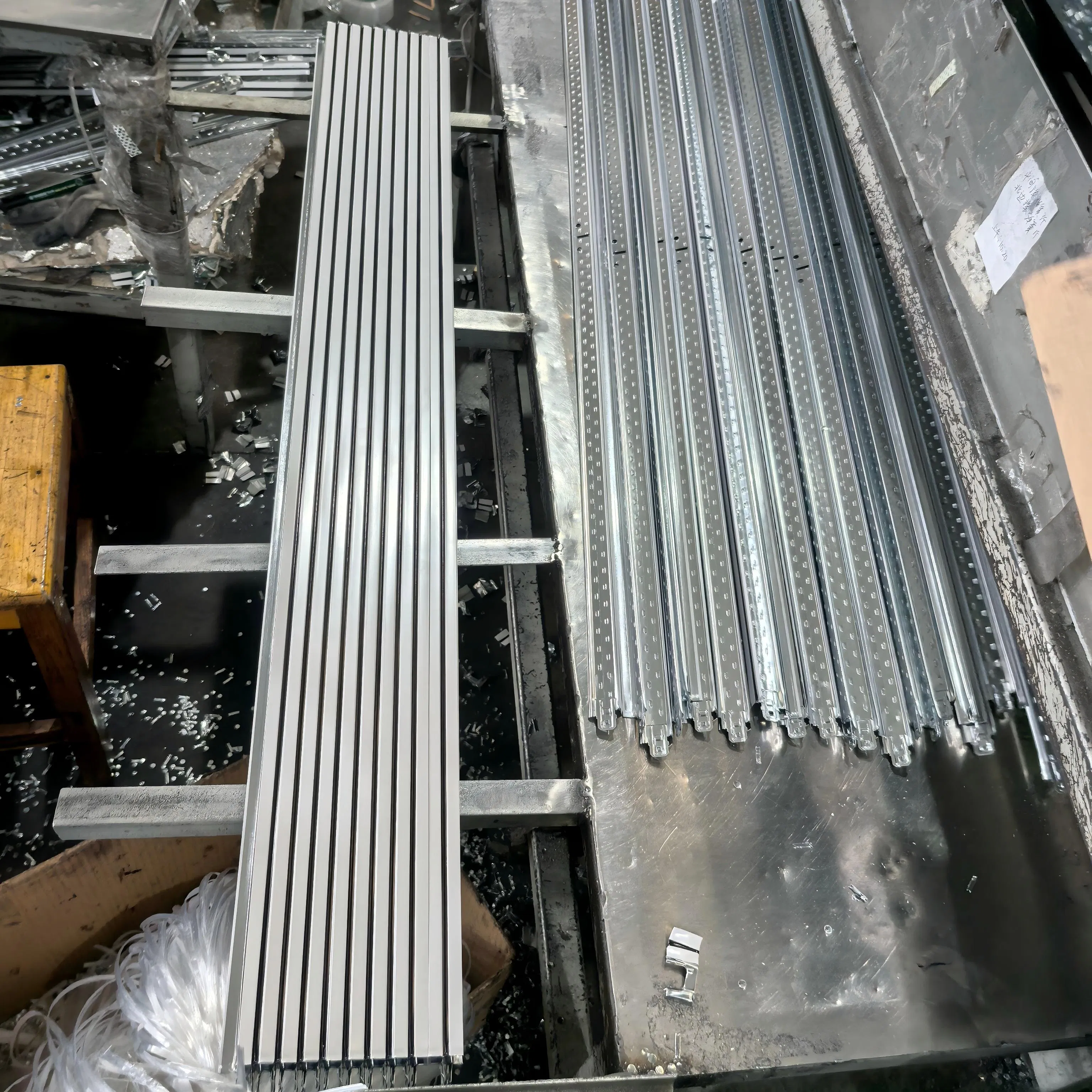 Specification #32 White Suspended T-Grids From Junding for Versatile Use