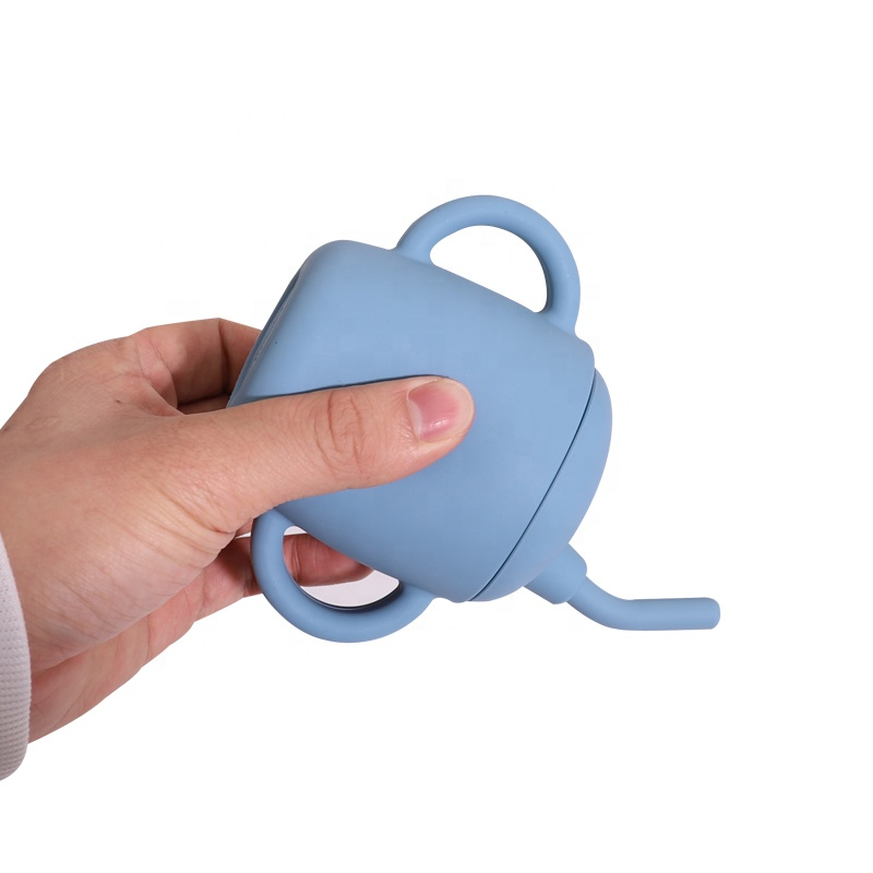 Силиконовая поильник-непроливайка с ручкой для малышей