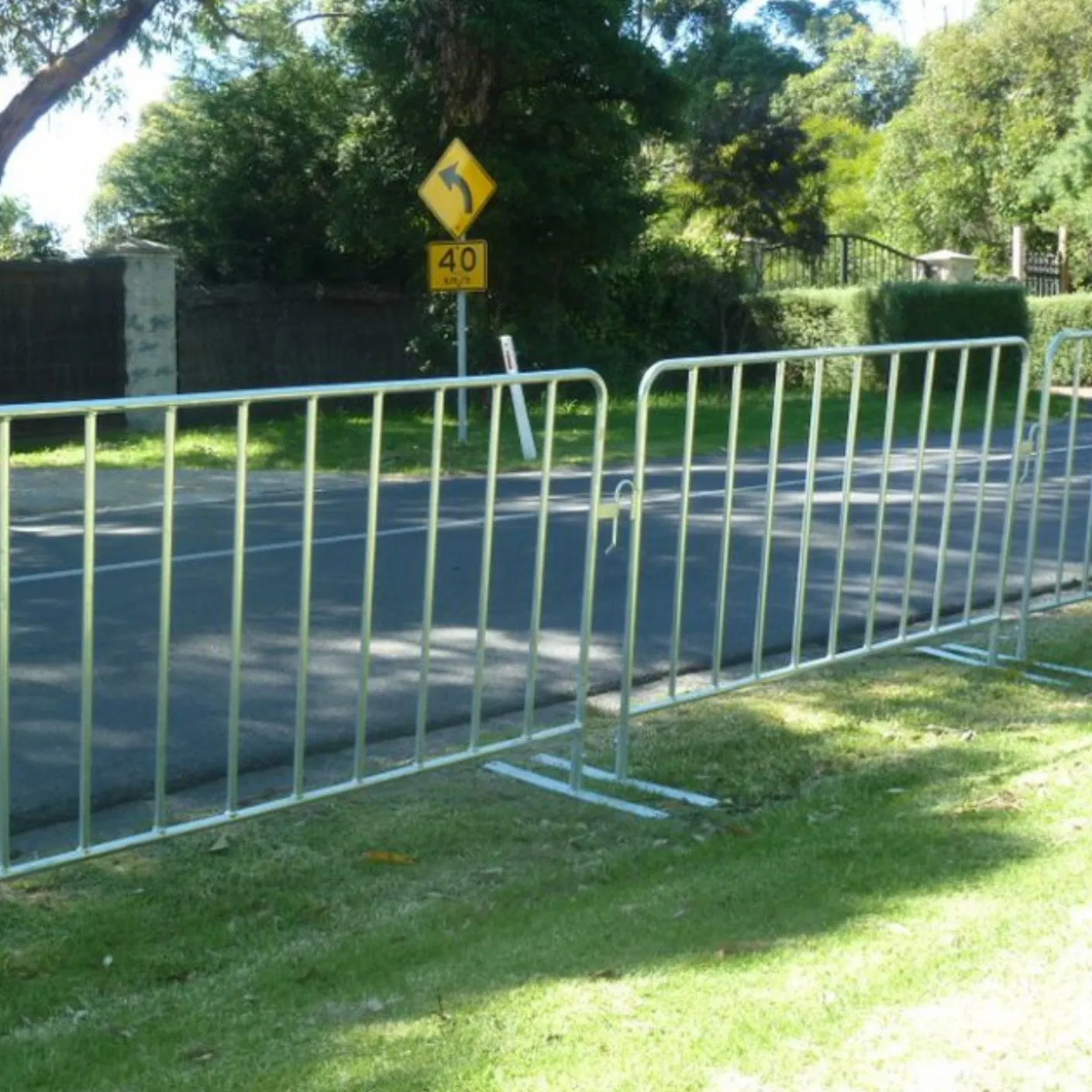 Durable Temporary Steel Barricades for Crowd Control Safety