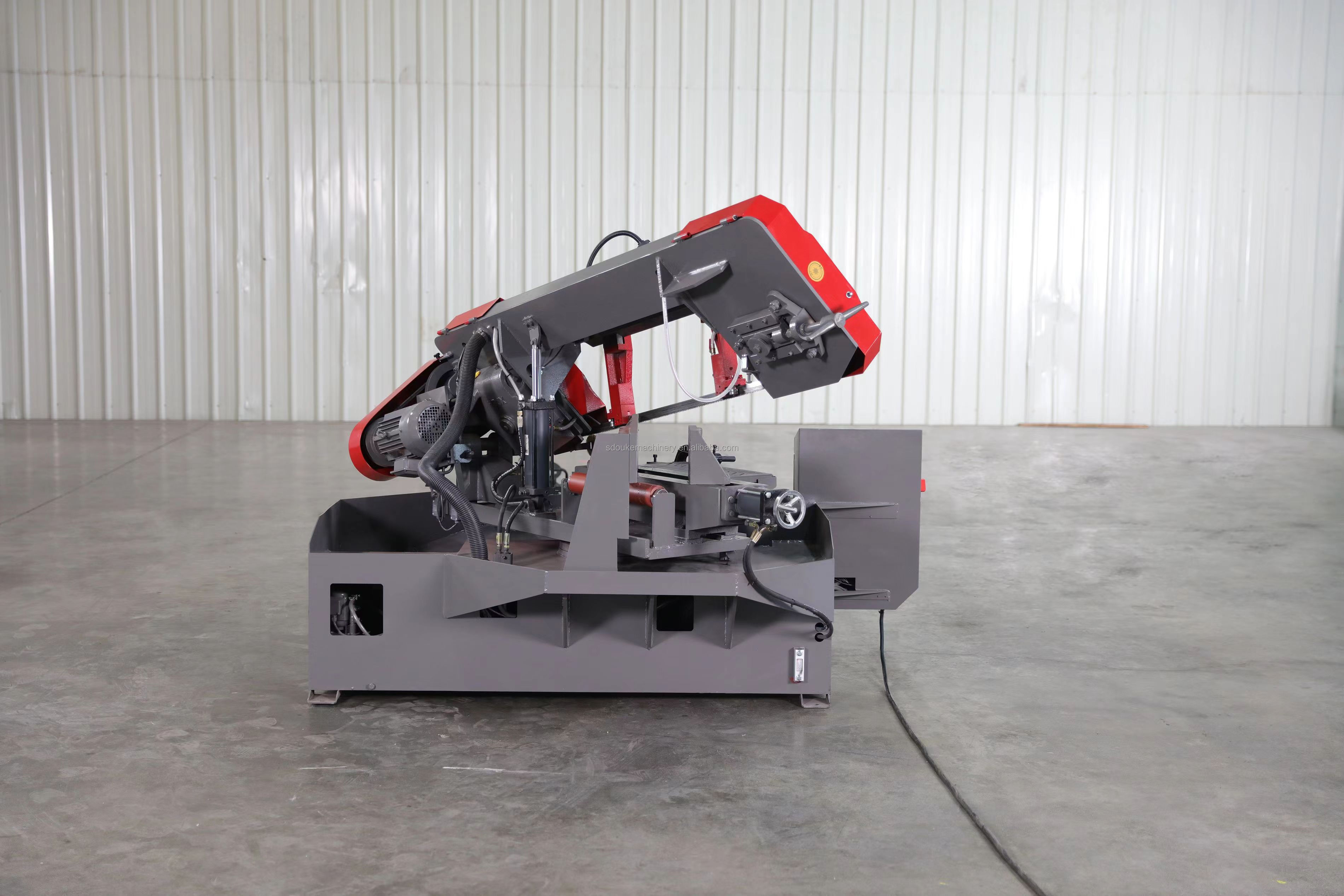 Ленточная пила по металлу автоматическая угловая CE