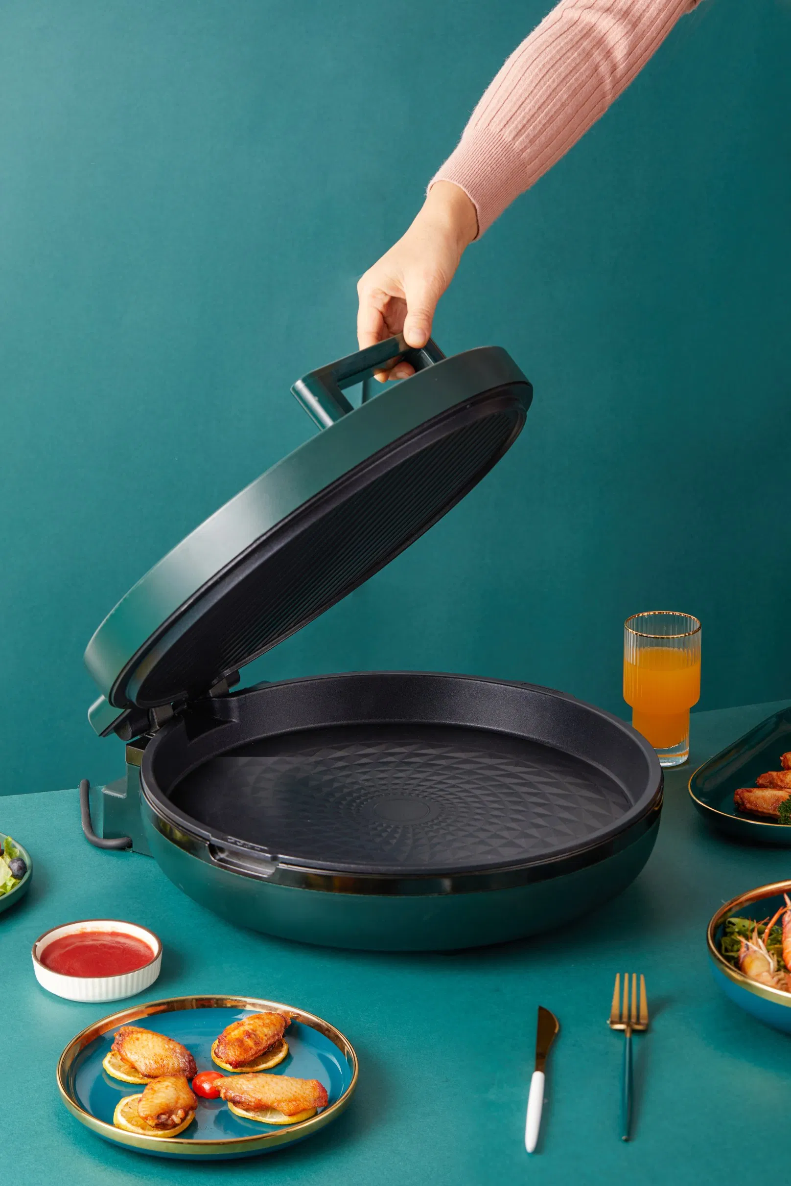 Electric Pizza Maker with Easy to Clean Non Stick Plate 40cm