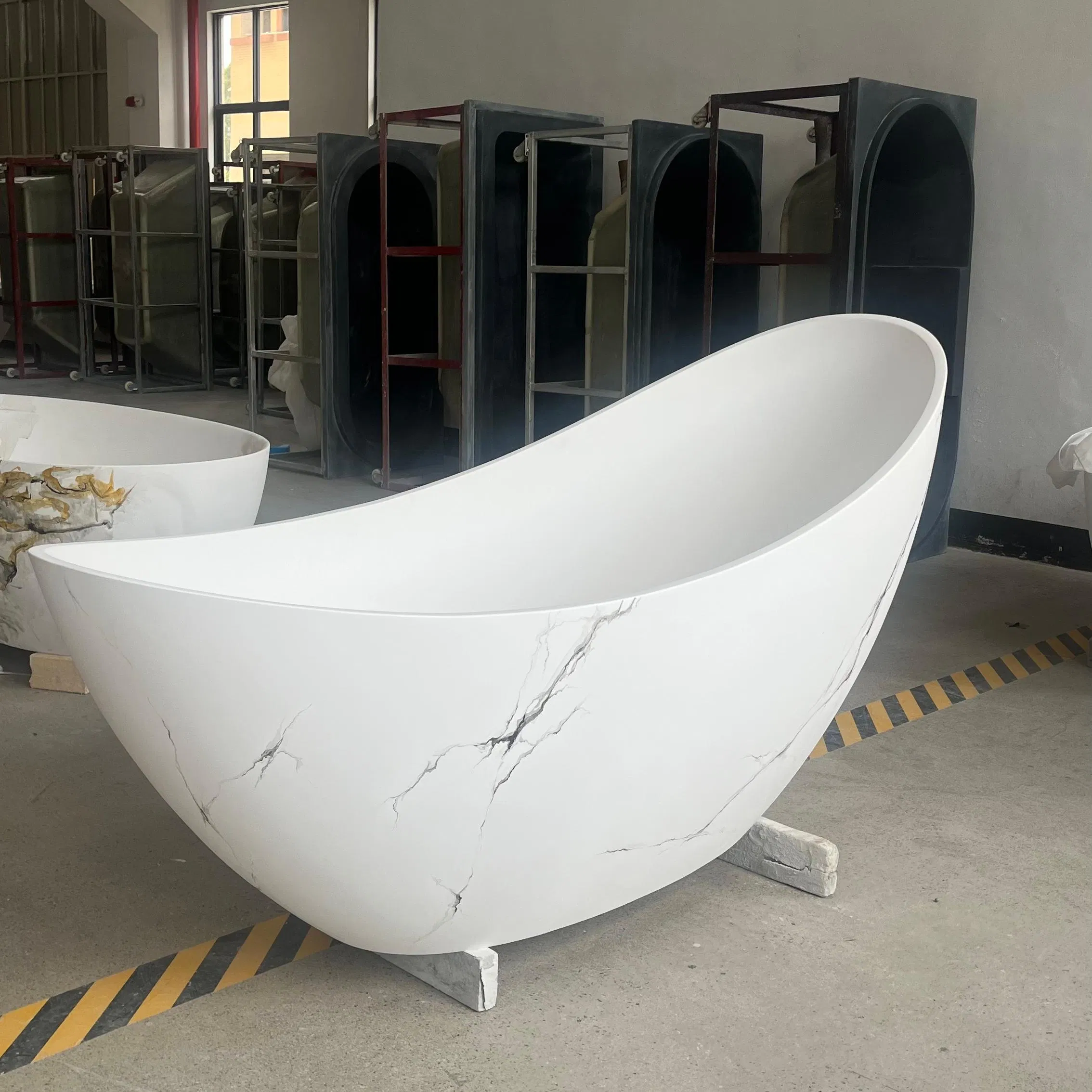 Ванна из искусственного камня с гидромассажем