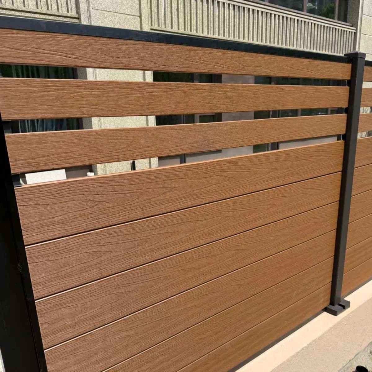  Versatile WPC Fence with High Anti-Slip and UV Stability Support