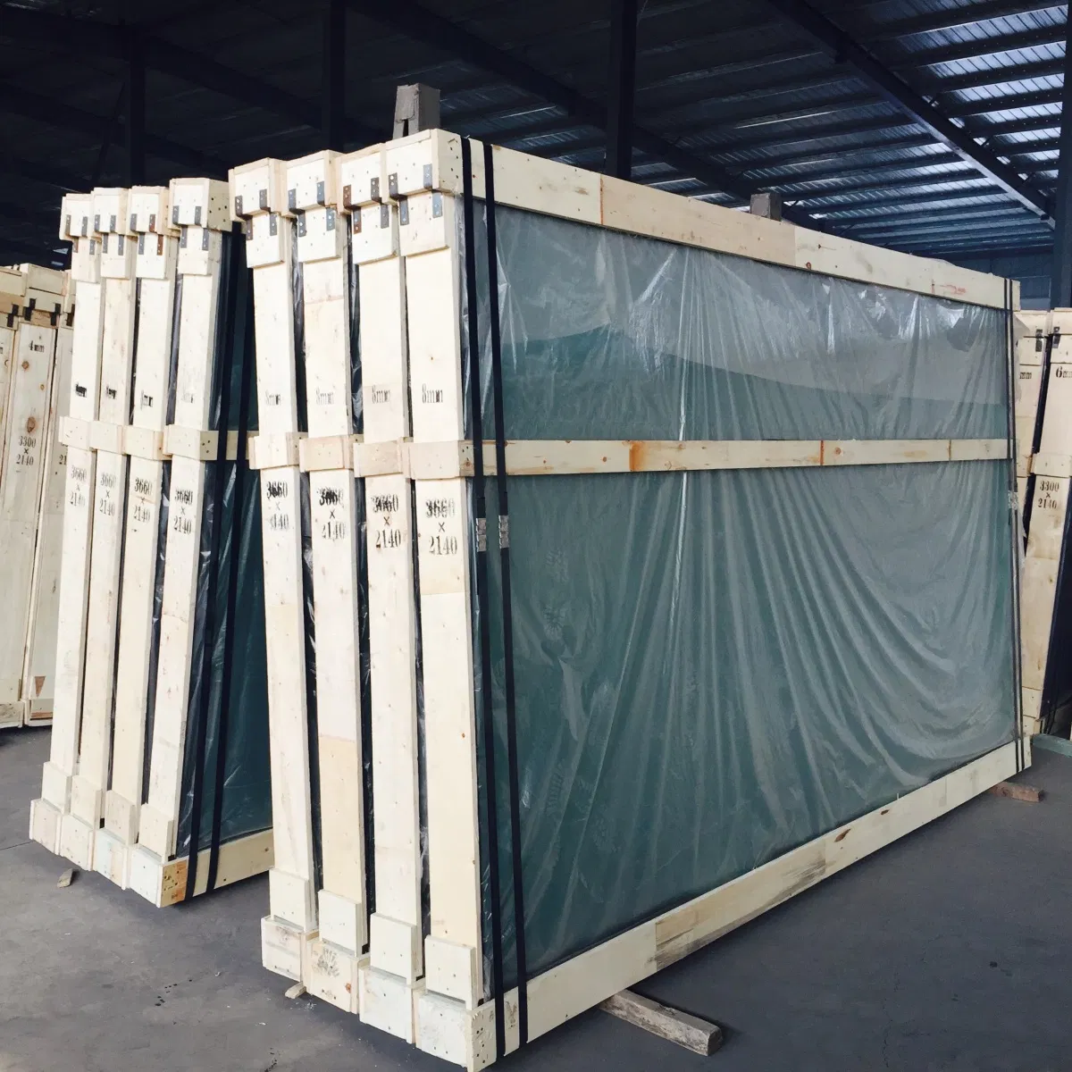 Закаленное прозрачное стекло 2-19 мм для окон и зданий