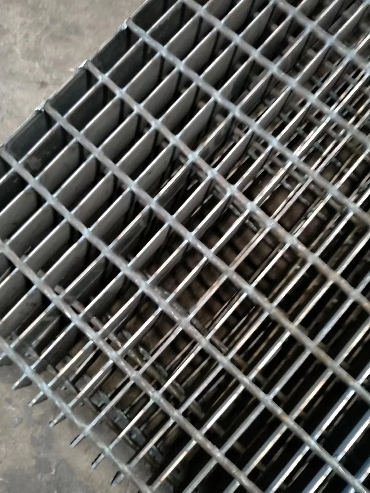 100X10, 80X8, 40X5, 32X5 and 25X3 Heavy Duty Galvanized Trench Drain Cover