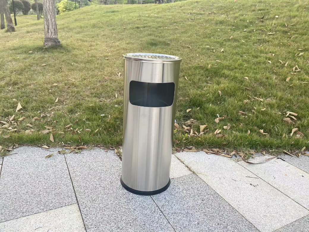 10 Liter Stainless Steel Ground Dustbin for Modern Spaces