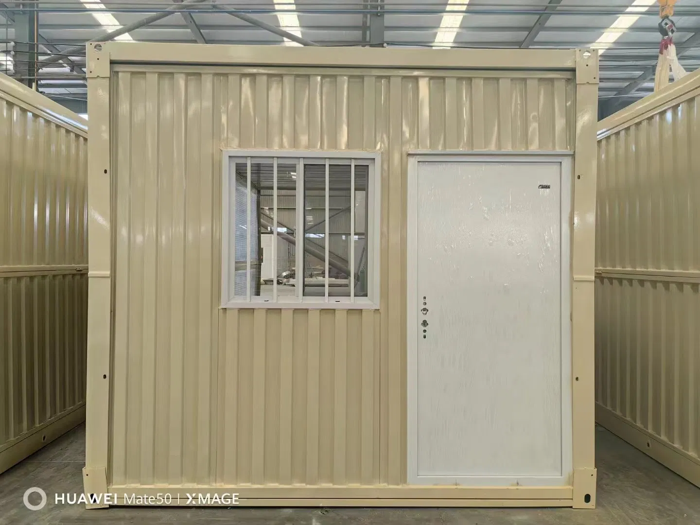 Factory Low Price Container House Flat Pack Modular Prefab Container Home Used in Hotel Hospital Resort Mobile Rooms
