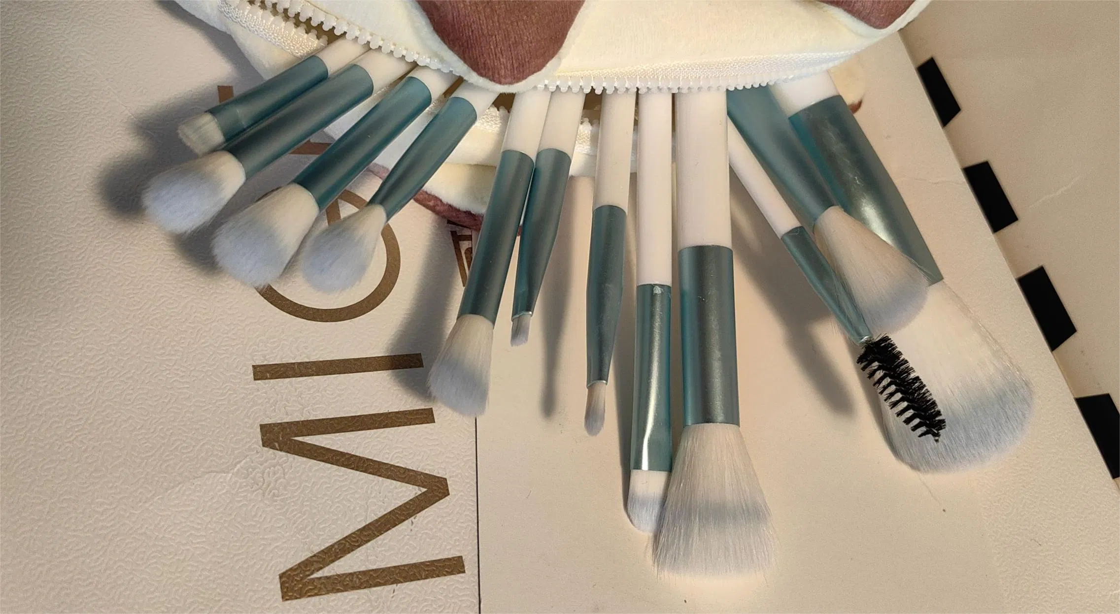 2025 12PCS Wholesaler Makeup Brush Set Professional Beauty Tool