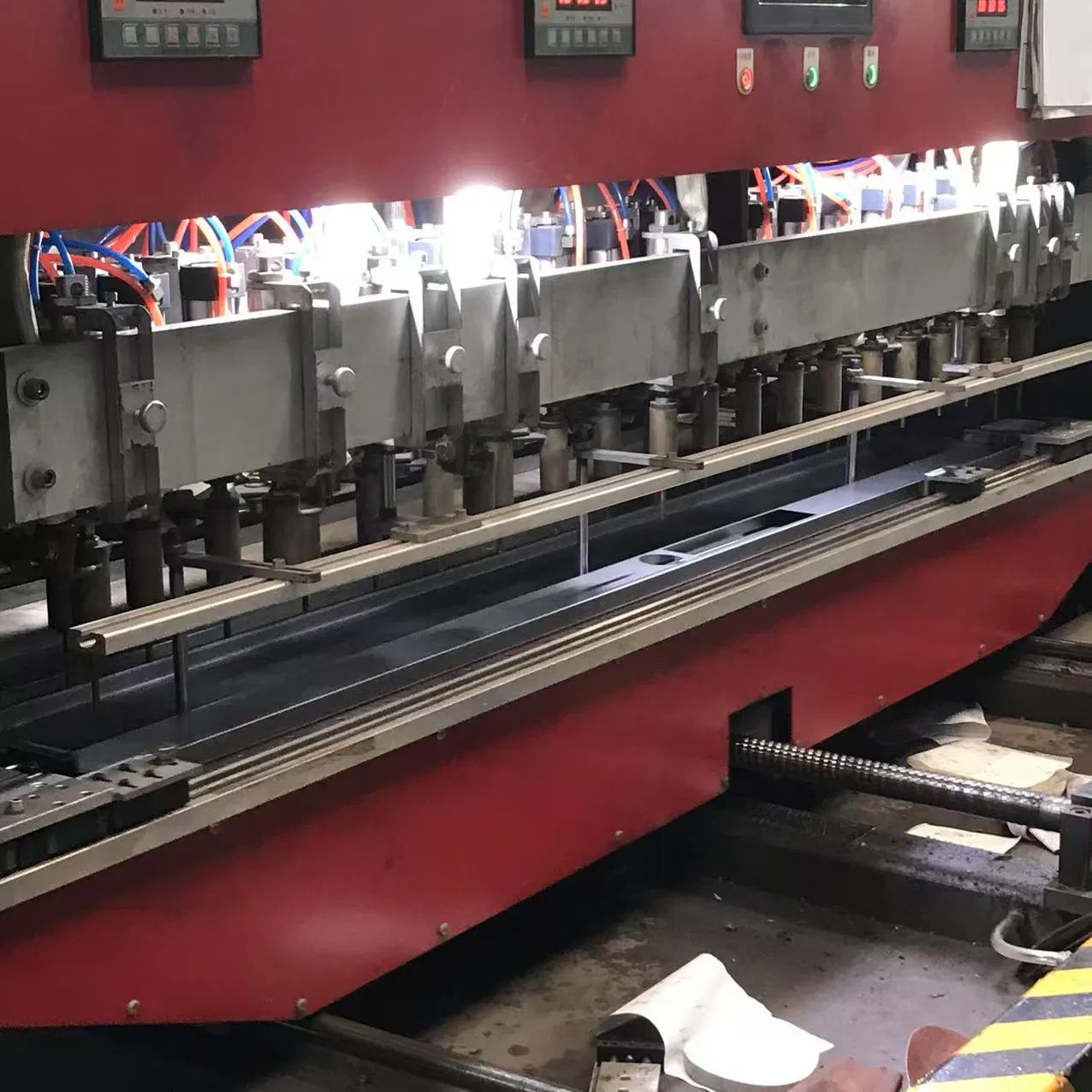 Custom One-Stop Cosmetic Beauty Makeup Store Stand Nail Polish Display Metal Rack