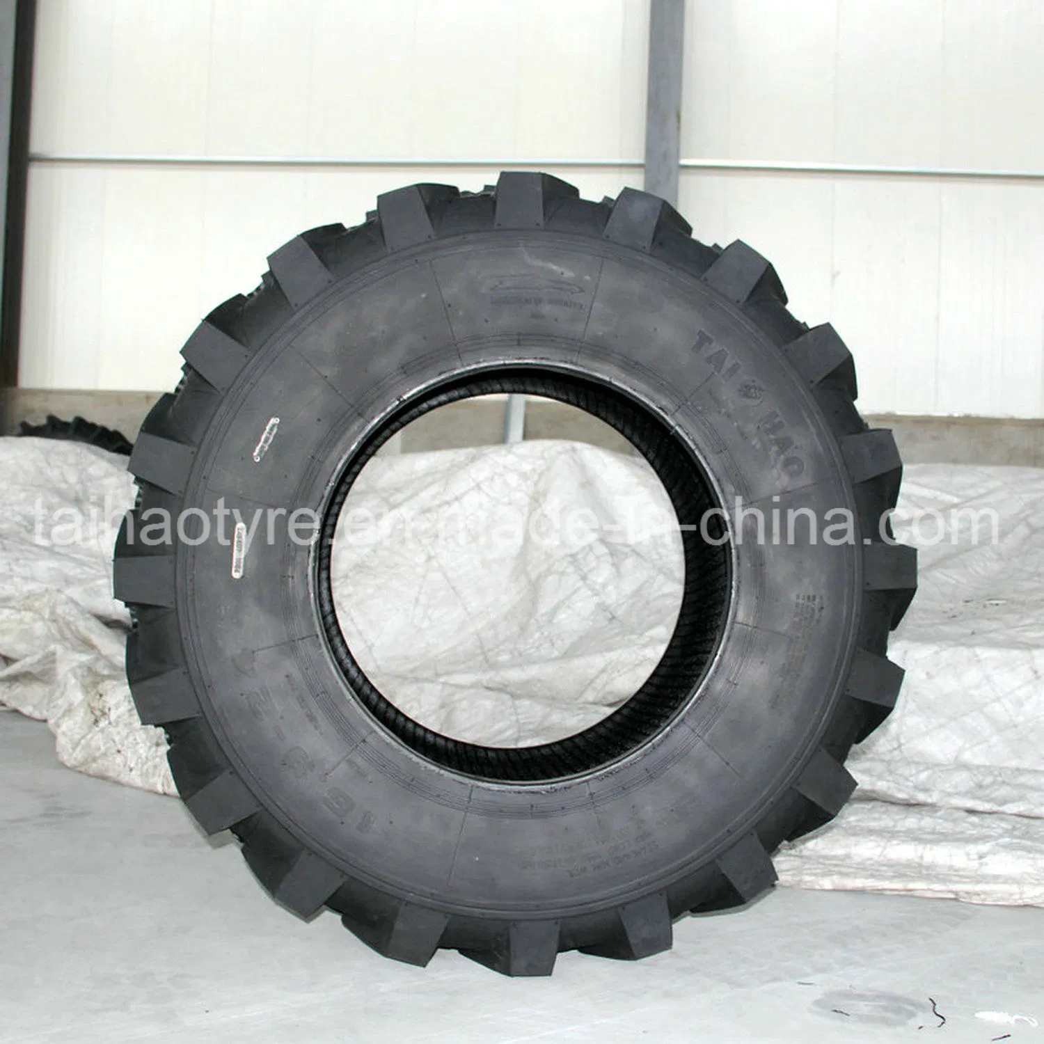 Промышленная шина 16.9-24, 18.4-26 и другие размеры