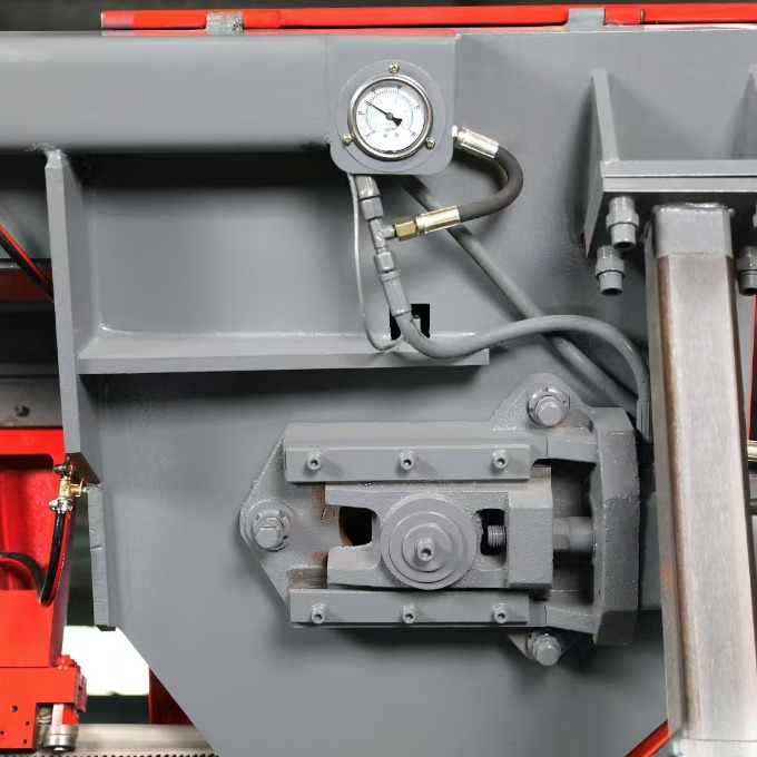 Пила ленточная горизонтальная по металлу с ручным натяжением