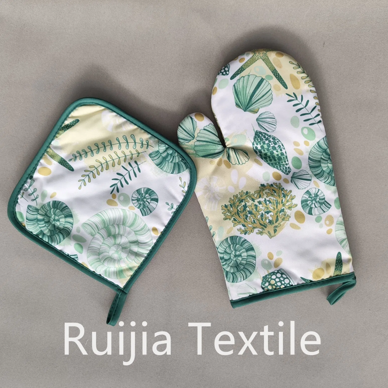Printed Kitchen Polyester Oven Mitts & Potholers Set China Factory