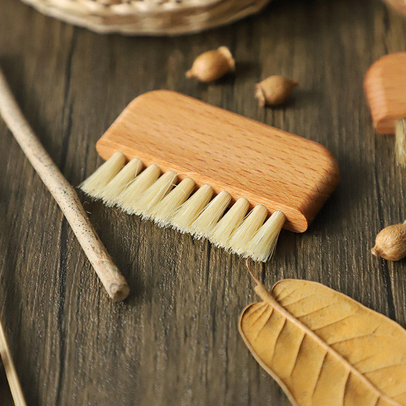 Custom Logo Eco Friendly Boar Bristle Wooden Handle Nail Brush Pedicure Fingernail Nail Scrub Brush for Toes and Nails Cleaner