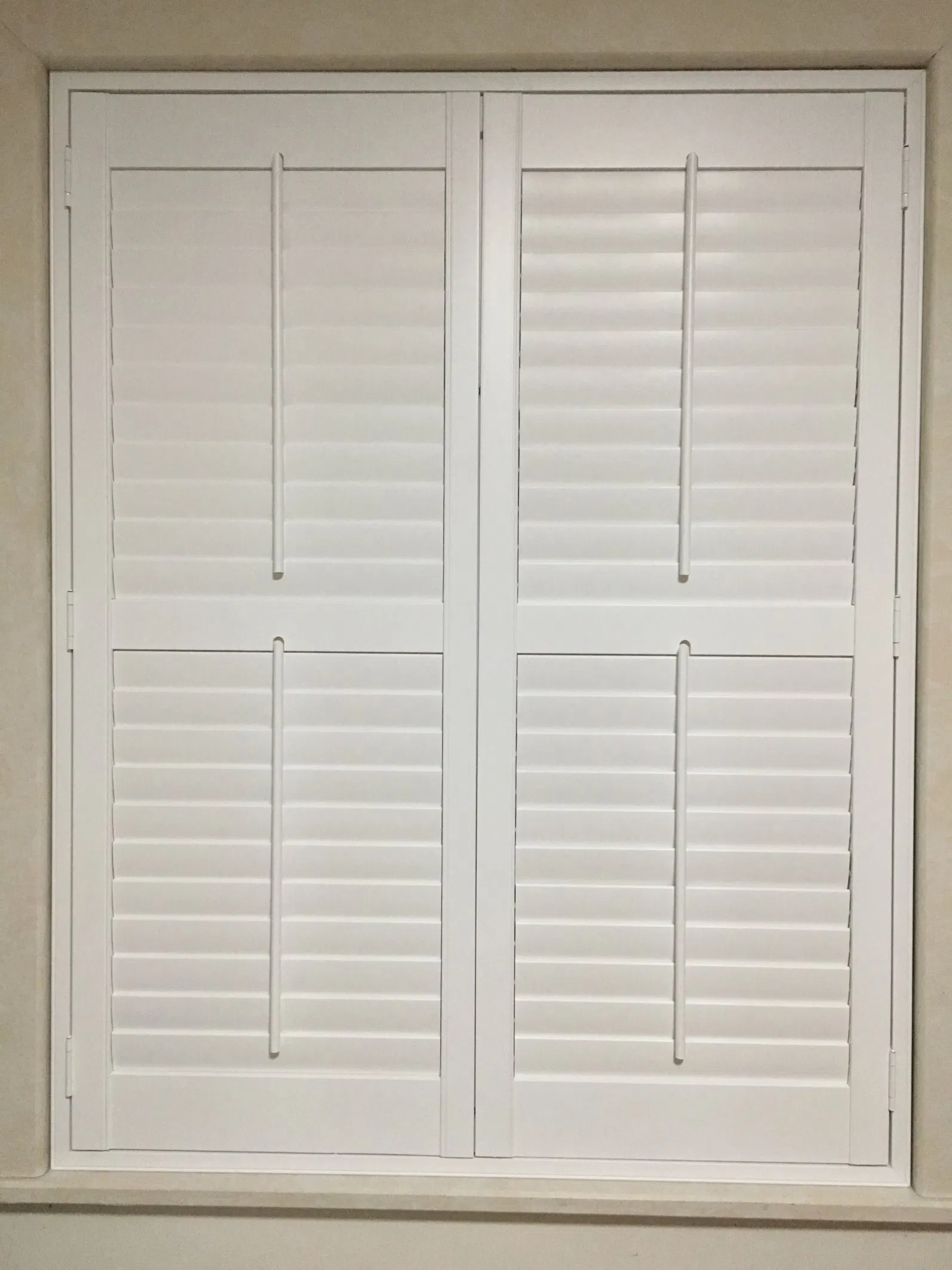 Custom European Style Modern Design Door Window Wood Plantation Shutters
