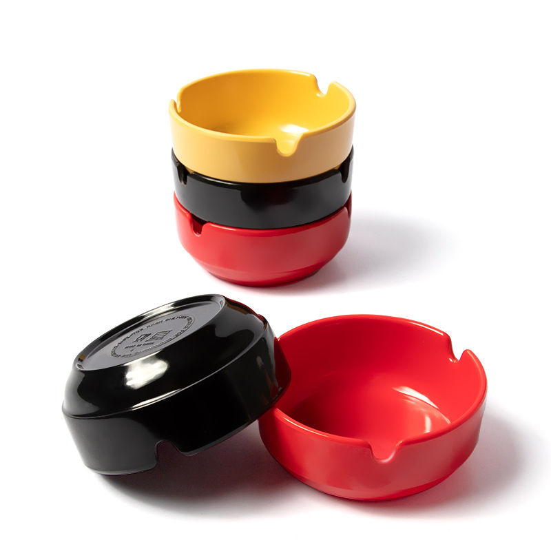 Glossy White Ceramic Cigarette Ashtray for Customization