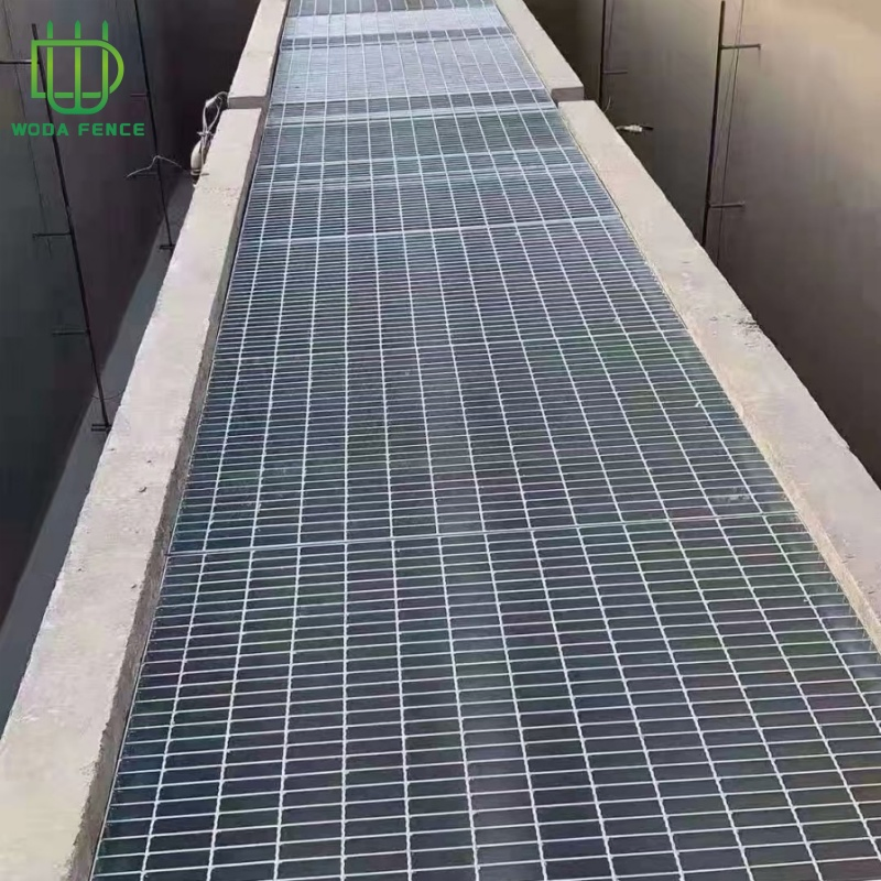 Factory-Customized Galvanized Checkered Plate Steel Grating for Sale