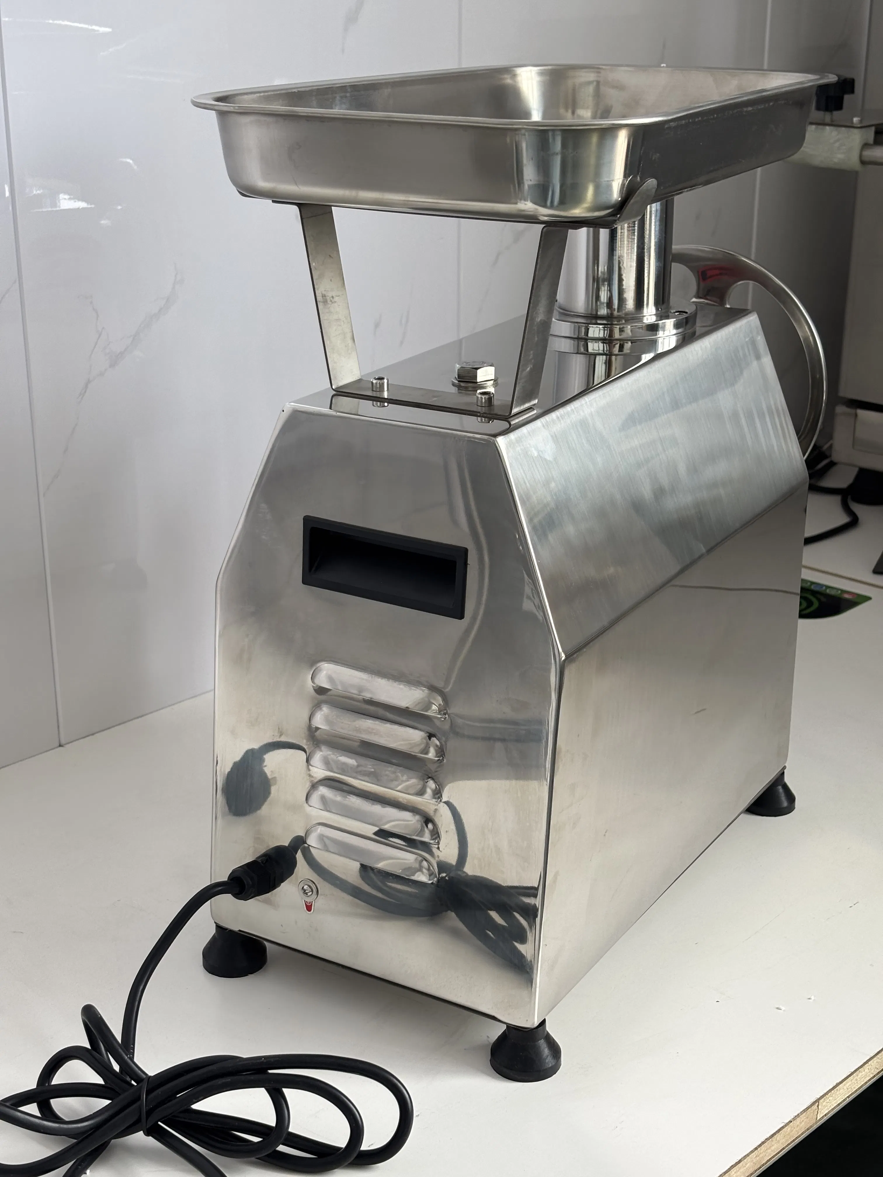 Efficient Meat Mincer and Grinder with Gear Transmission for Home Use