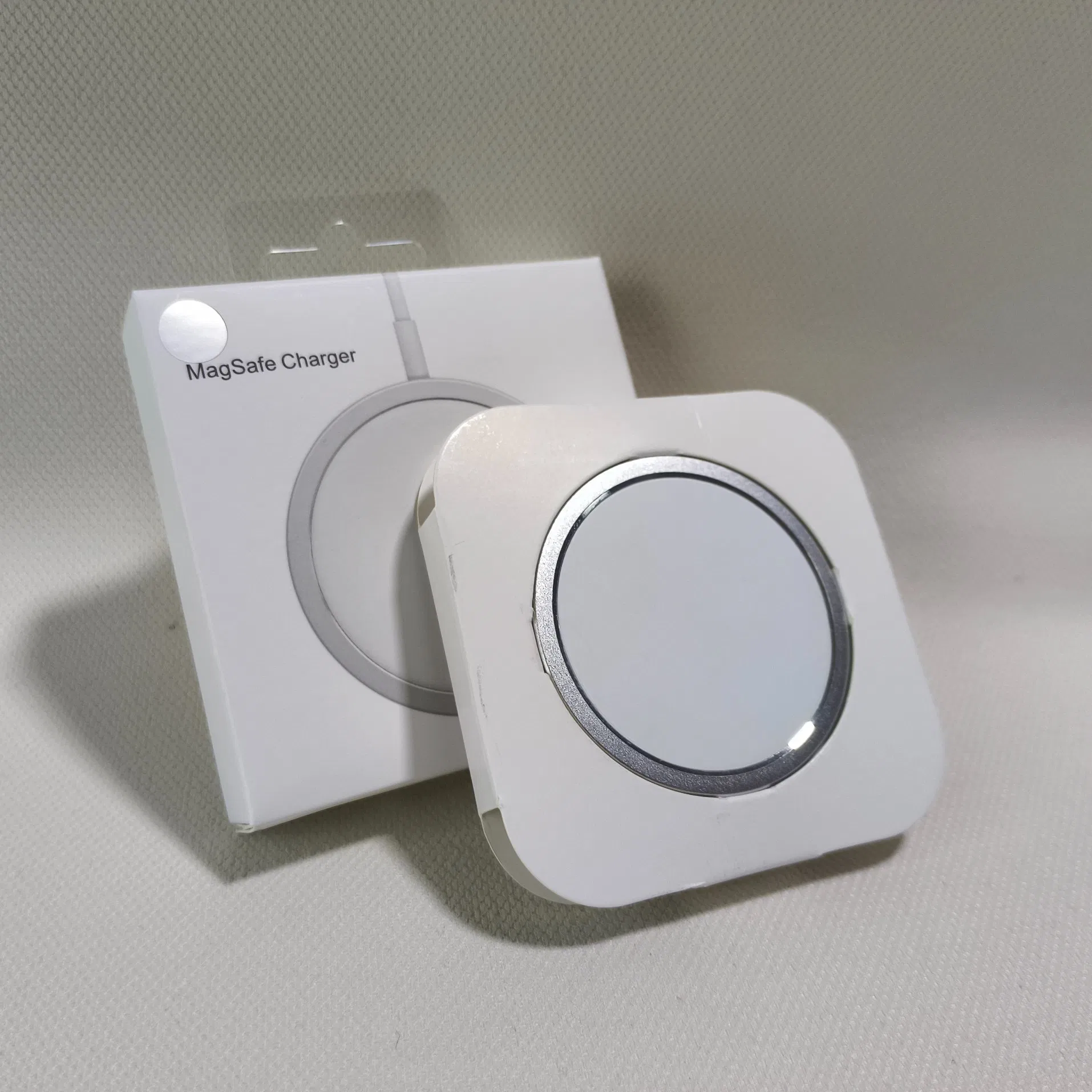 Магнитный зарядник MagSafe 20W, белый