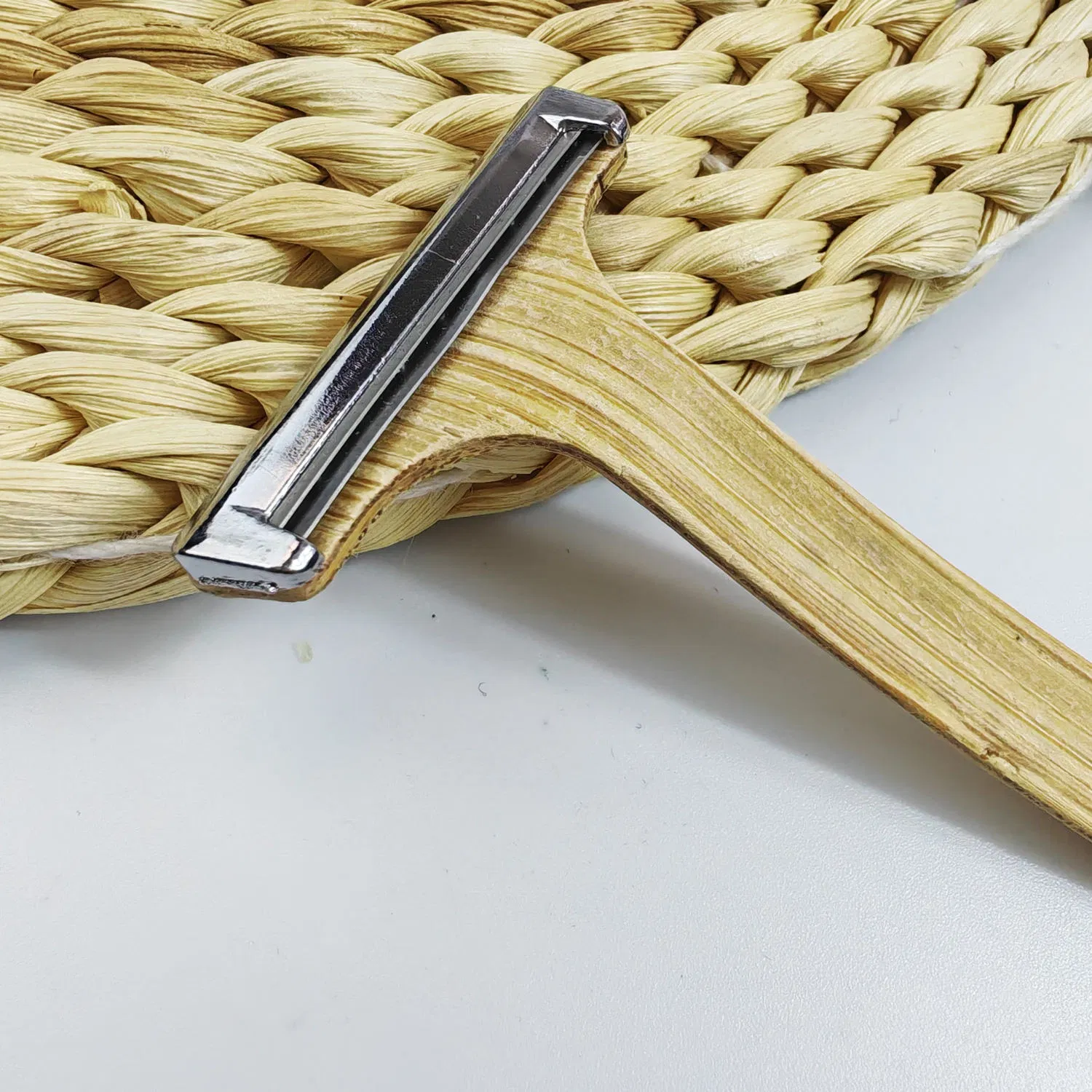 Eco-Friendly, Biodegradable Bamboo Razor. Non-Plastic Bamboo Razor, Suitable for Hotel or Everyday Use.