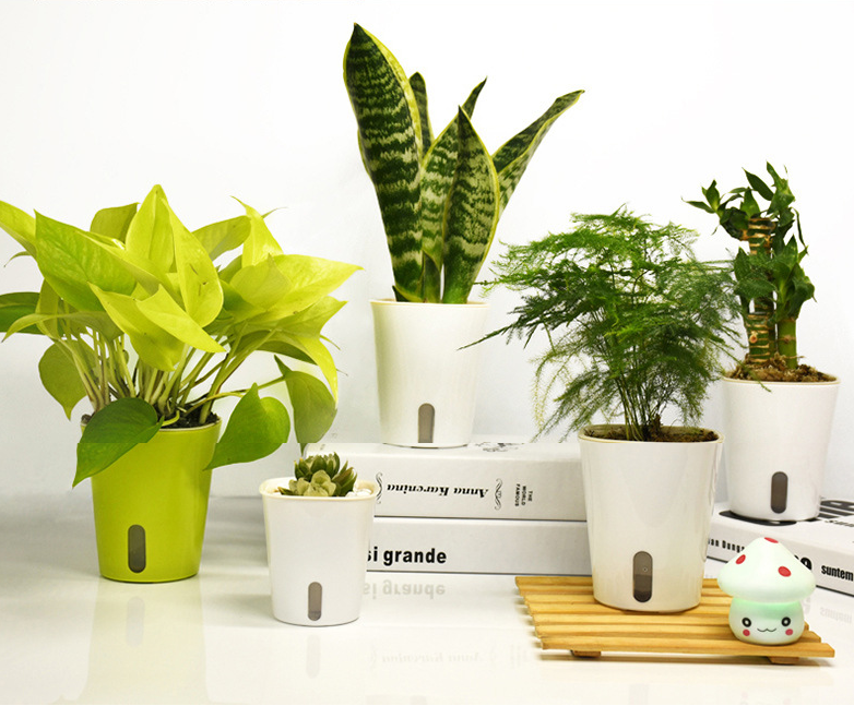 Горшок пластиковый для растений с автополивом