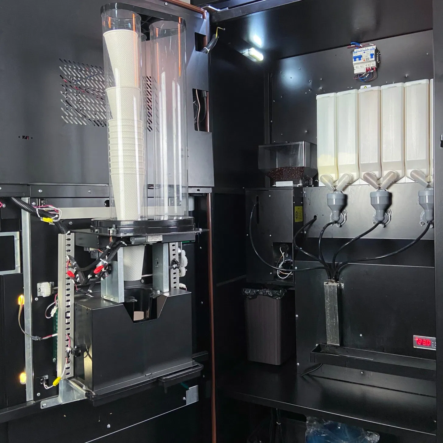 Standalone Durable IoT Payment Big Storage Free Standing Vending Coffee Machine