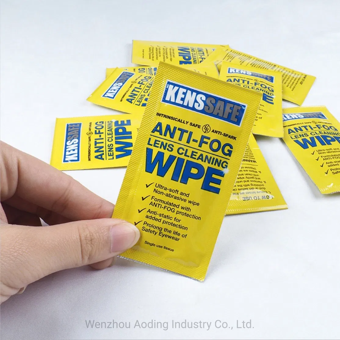 Private Label Wholesale Single Package Anti Fog Glasses Lens Cleaning Wet Wipes Tissue with Custom Logo