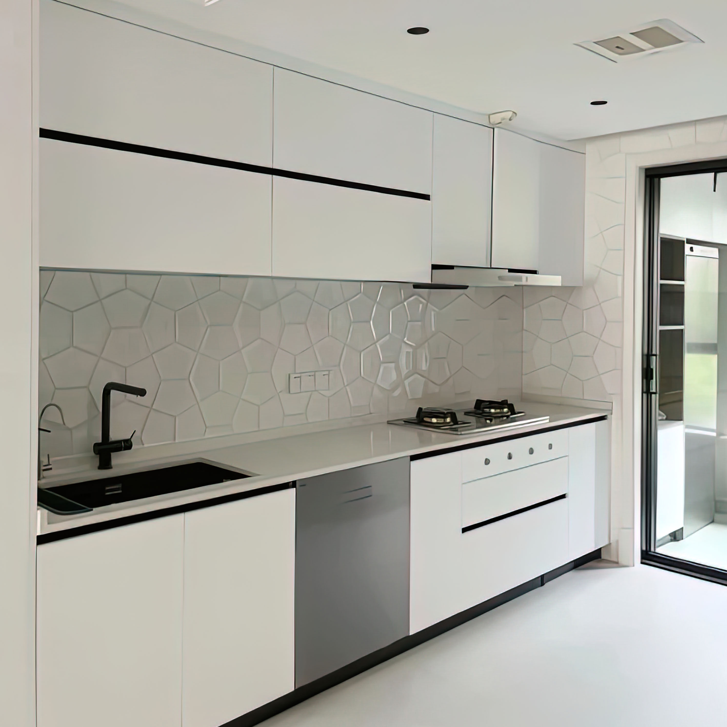 Мебель ручной работы белая глянцевая на заказ