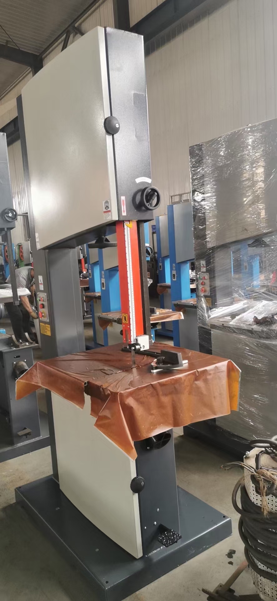 Станок ленточнопильный вертикальный по дереву