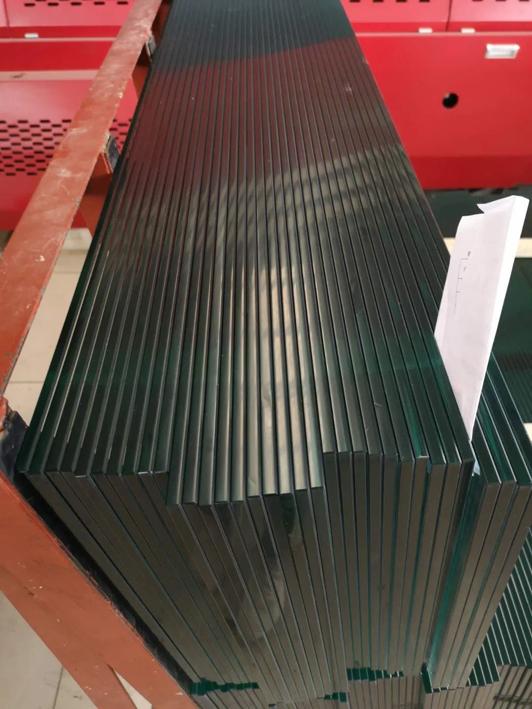 Закаленное офисное стекло с полированной кромкой