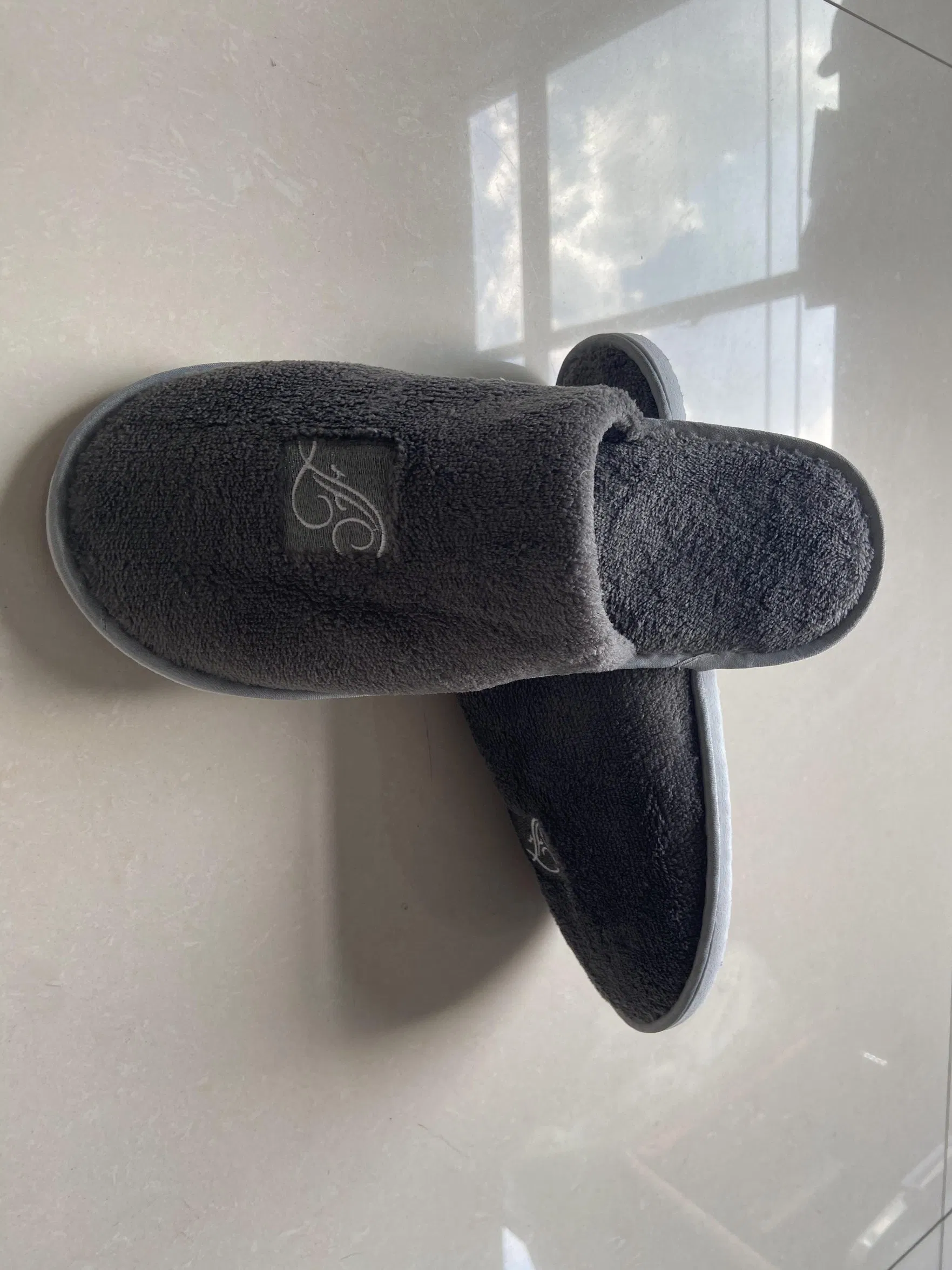 Manufacturer Professional Custom One-Time Personalized Washable Velvet Embroidery Logo White Hotel Slippers