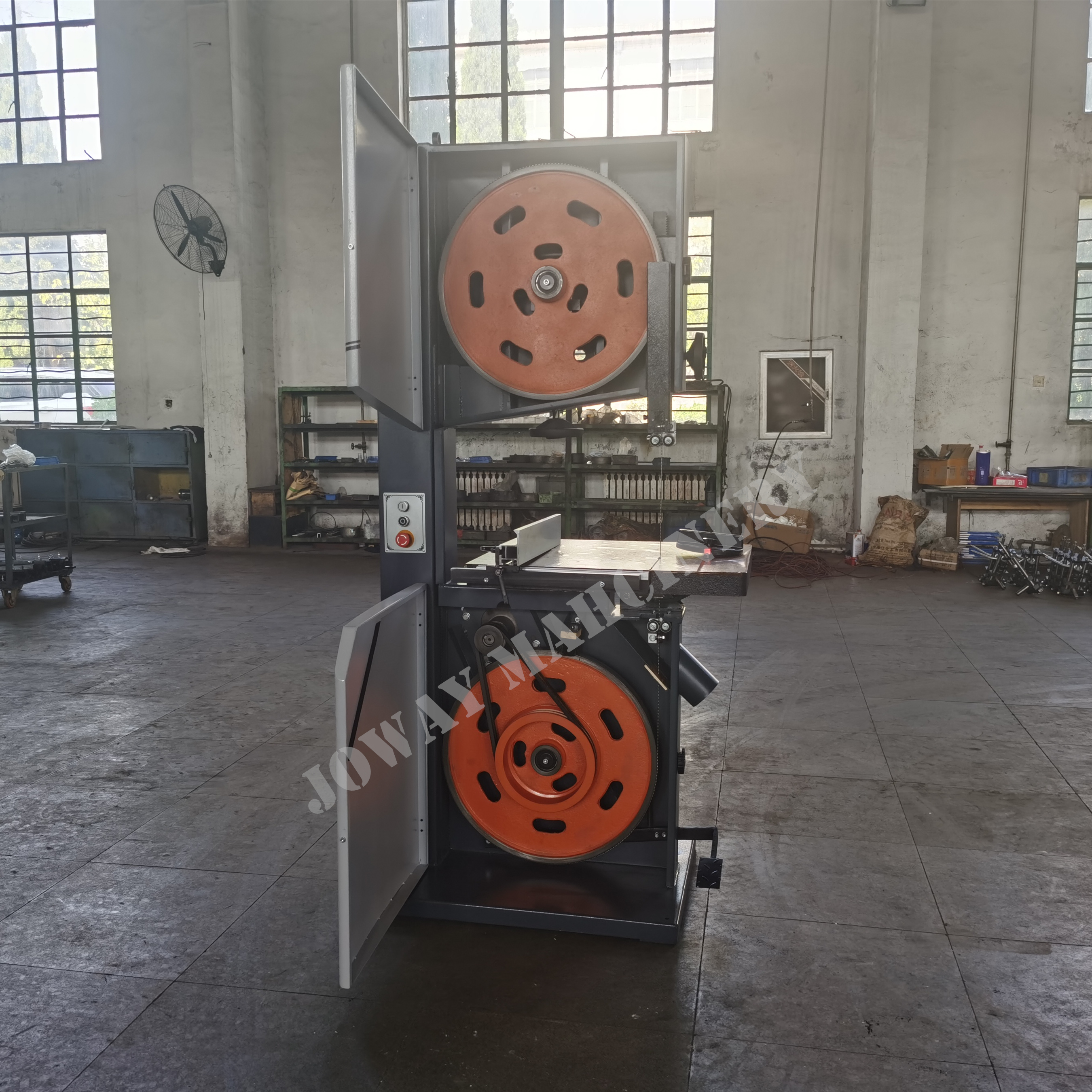 Станок ленточнопильный вертикальный по дереву 25 см