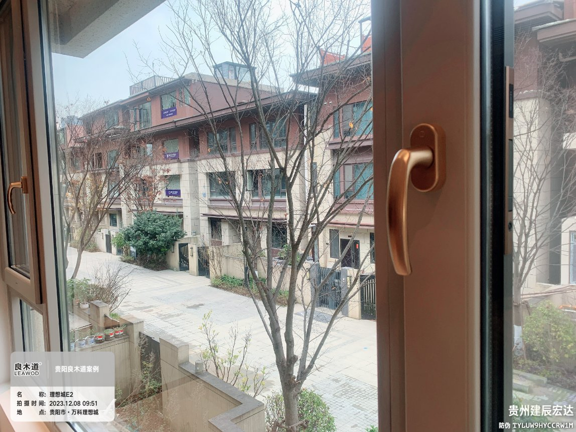 Triple Tempered Glass Wood and Aluminum Impact Windows for Home Shop Design