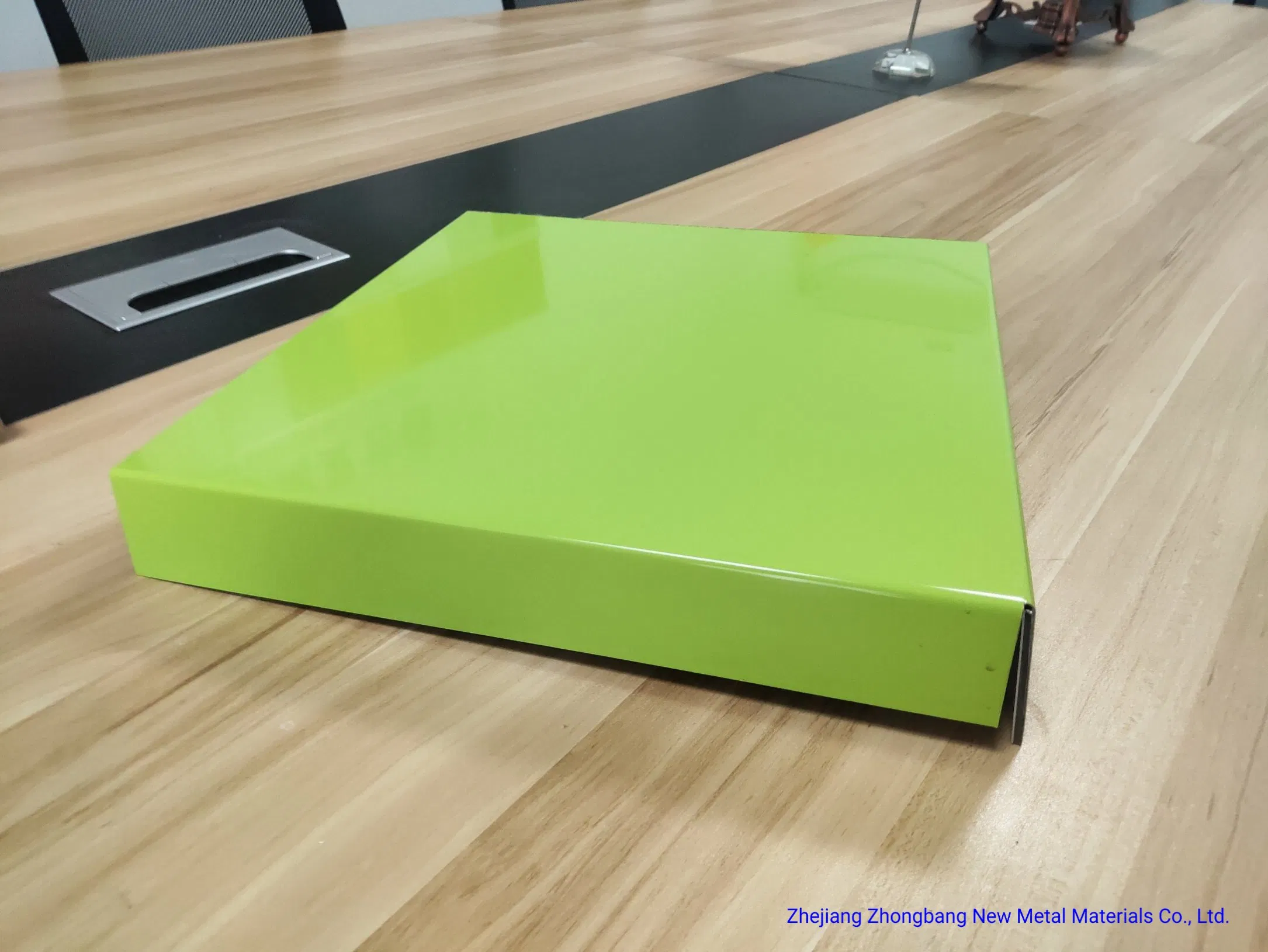 Алюминиевая композитная панель 4мм серебристая матовая