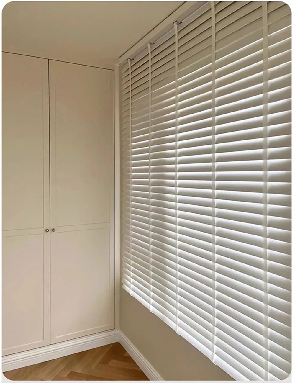 Chinese Horizontal Bamboo Venetian Blinds Sunlight Protector Eco-Friendly Mini Blinds