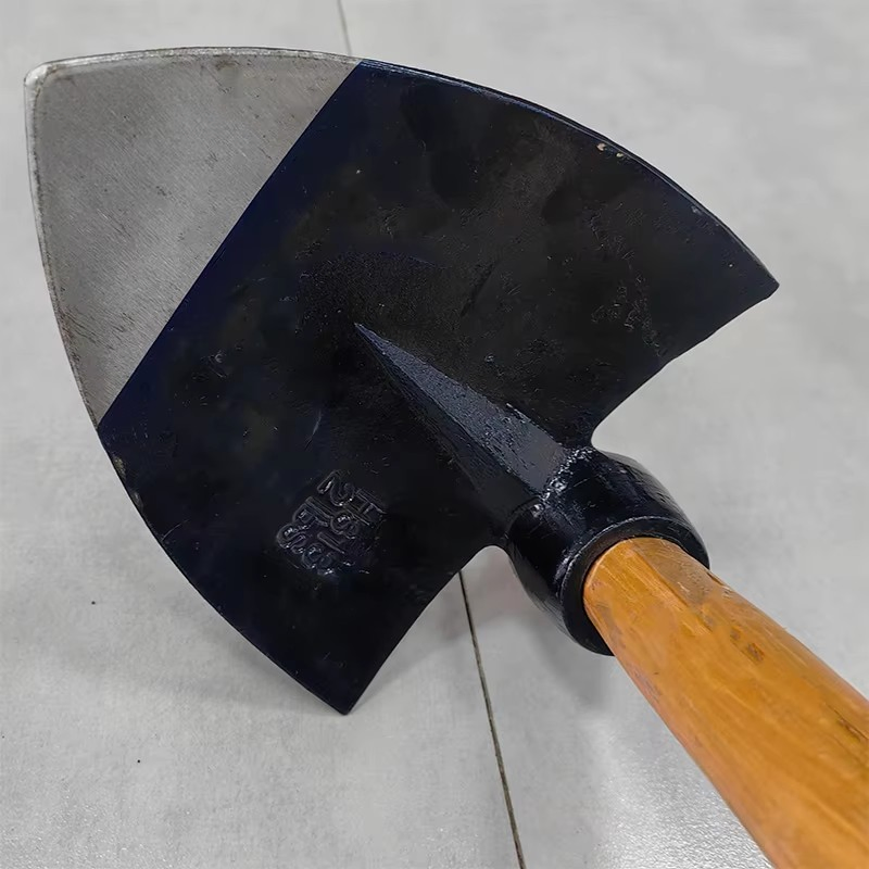 Agriculture Hoe H313 Industrial Grade Rail Steel Hardwood Handle